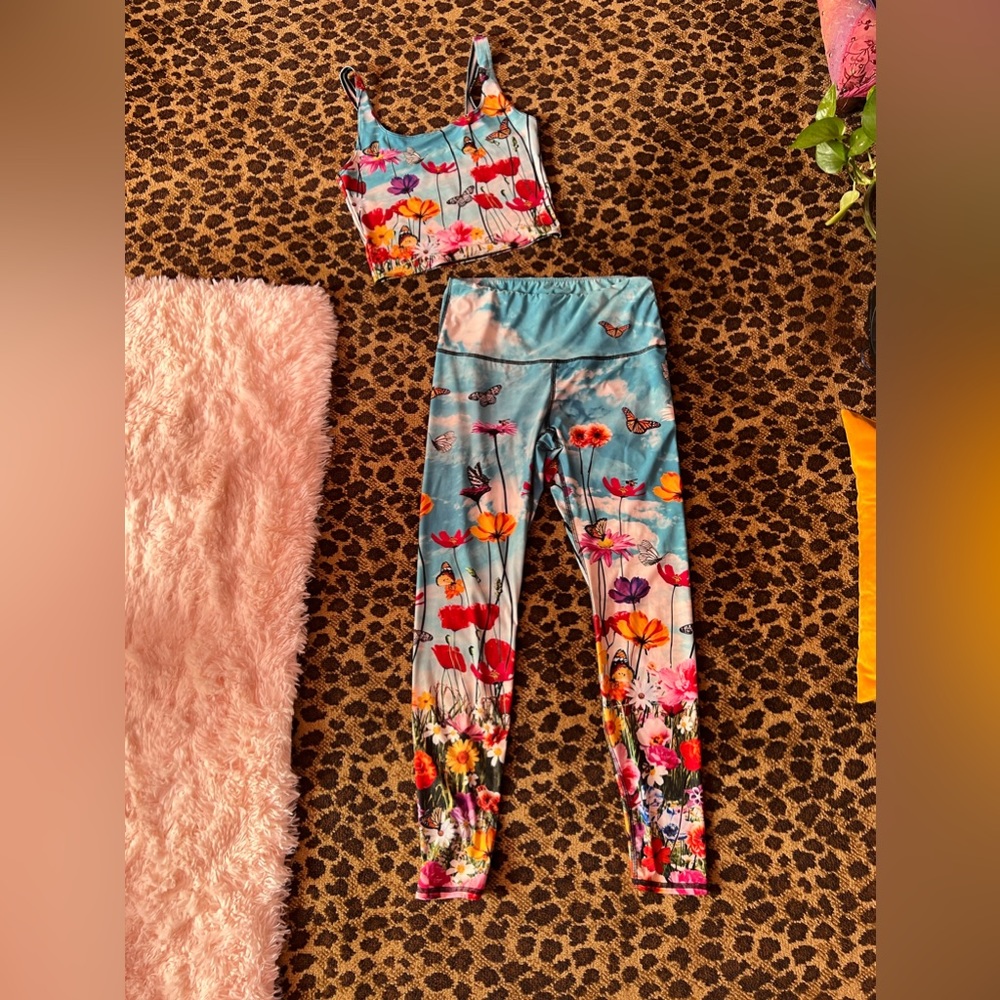Gorgeous yoga democracy set worn once
